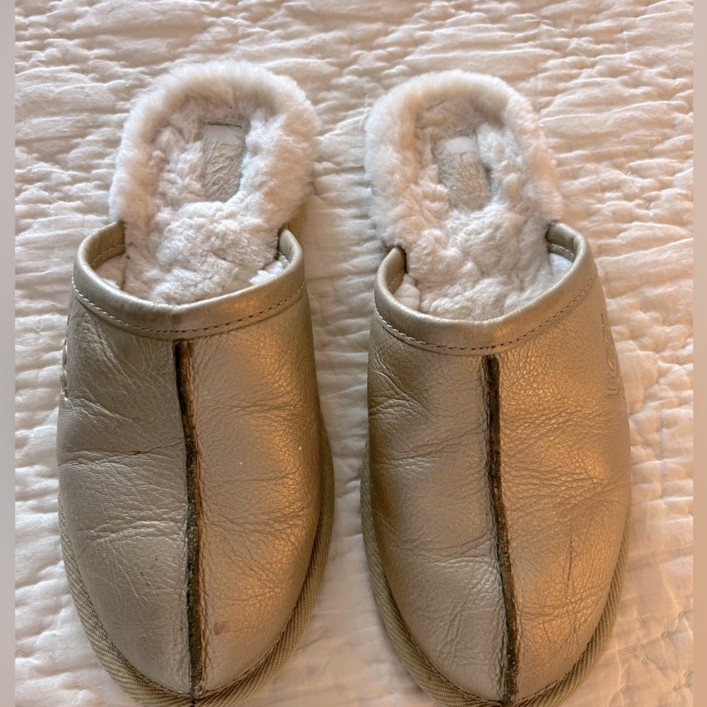UGG slippers size 7